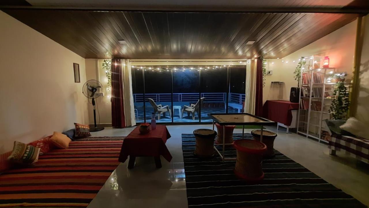 Costel Albergue Mālvan Exterior foto